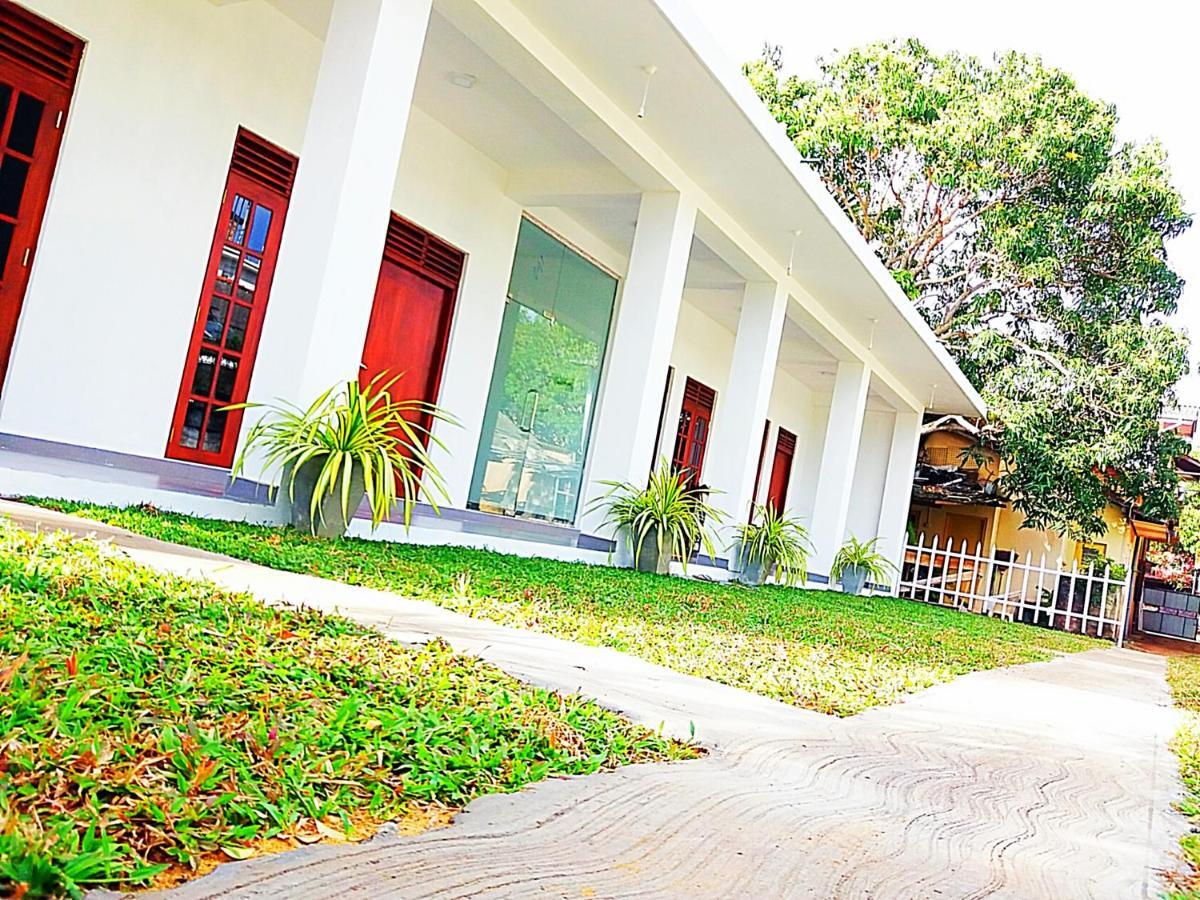 A&B Resort Negombo Kudapaduwa Værelse billede